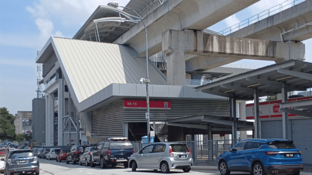 LRT Subang SS15