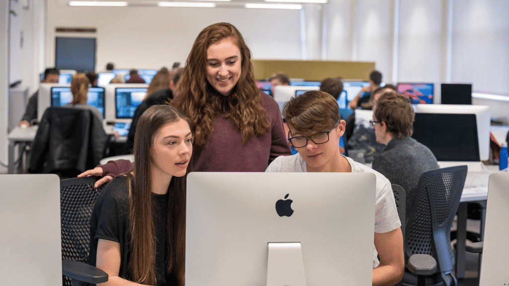 Students using iMac
